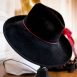 chapeaux-bonnie-rouge-et-clyde-noir-collection-is-by-linda-paris