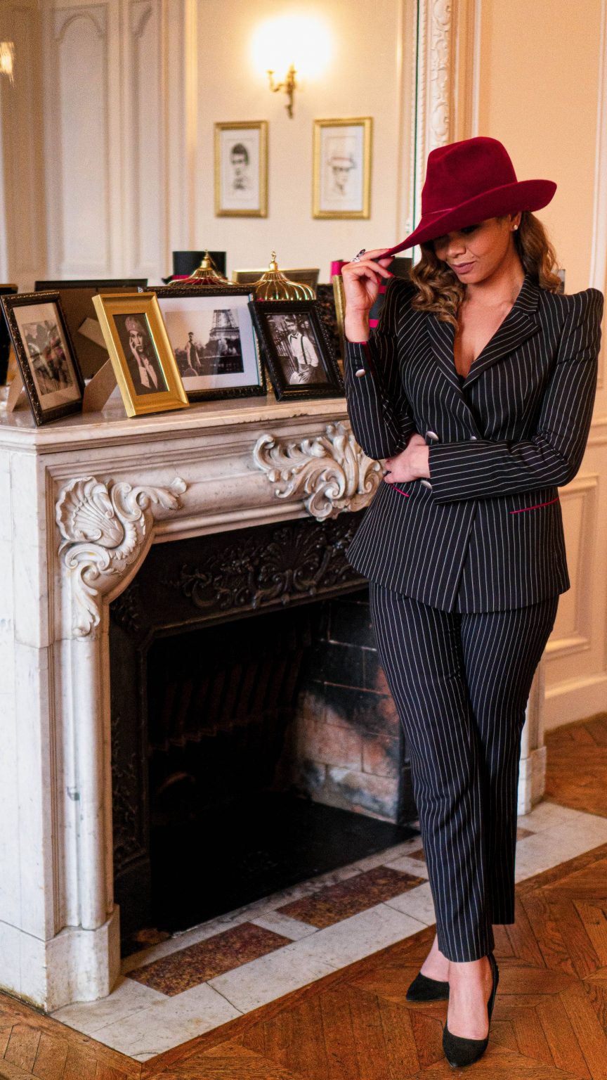 Linda créatrice de mode et la collection BURGANDI PARIS Linda créatrice de mode et la collection BURGANDI PARIS